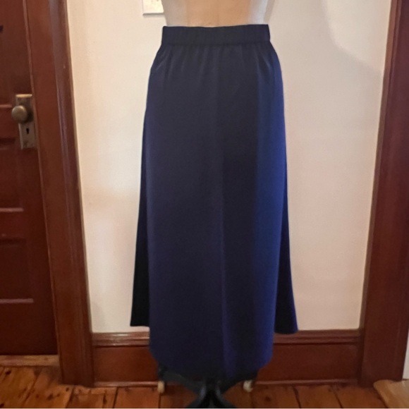 Permanent Collection by One of a Kind Maci Skirt Navy S - Picture 3 of 7